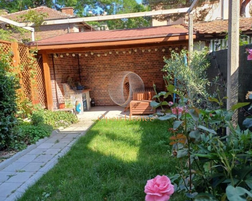 Продава се Двустаен апартамент в Пловдив, Съдийски - 53 кв.м за 1982 €/кв.м - Снимка #16