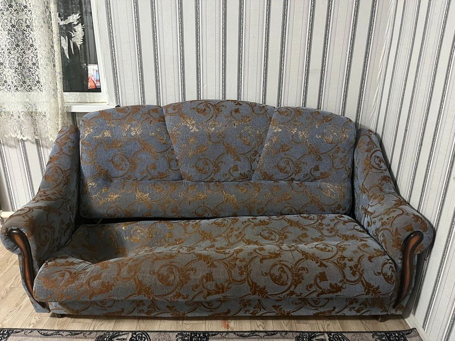 Продам диван с креслом