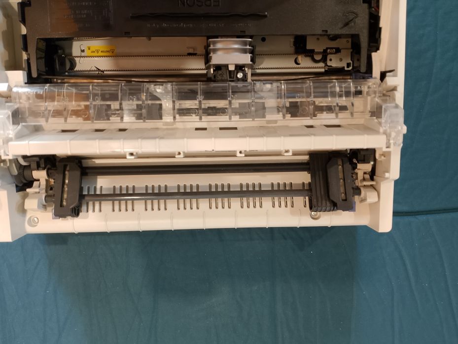 Imprimantă matricială Epson LX-300+II - USB, Tractor și Sheet Feeder