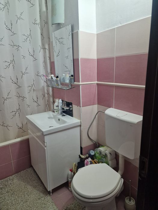 Închiriez apartament cu  2 camere