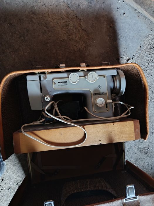 Продам швейную машину