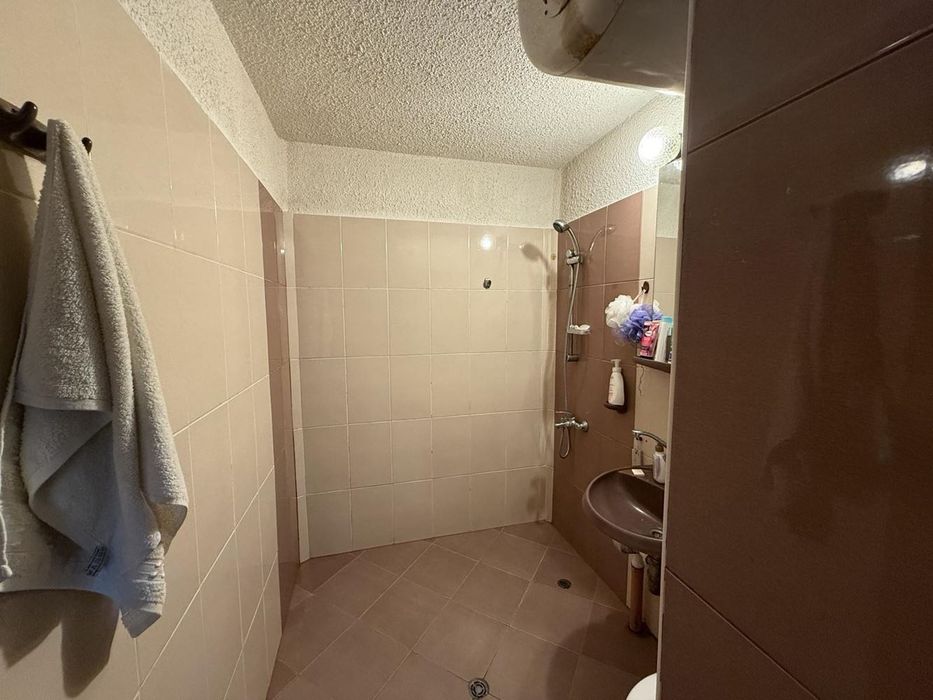 Продава се Тристаен апартамент в София, Левски Г - 83 кв.м за 2314 €/кв.м - Снимка #8