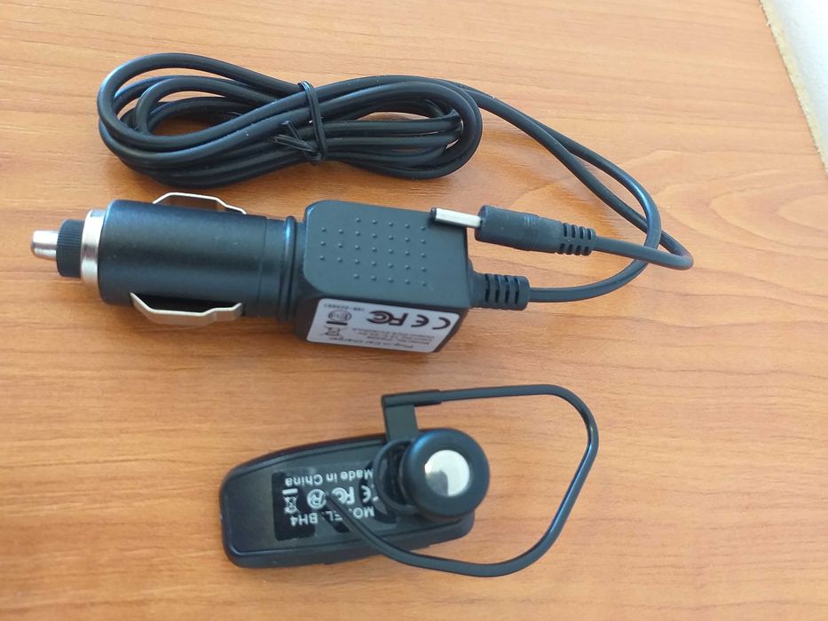 2 Handsfree/casca cu bluetooth noi,cu conectare,prindere etc.Model BH4