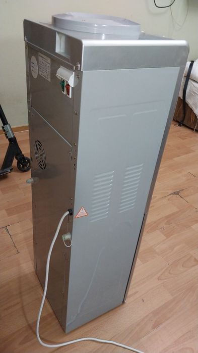 Диспенсер/куллер для воды