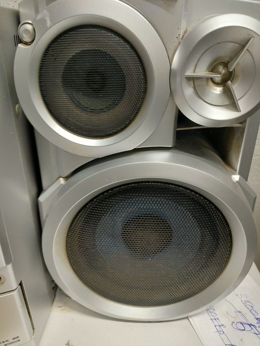 Продава се стерео система Panasonic уредбата работи абсолютно всичко включително и касетките дискове и в много добро състояние за годините