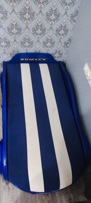 Продам кровать машину.