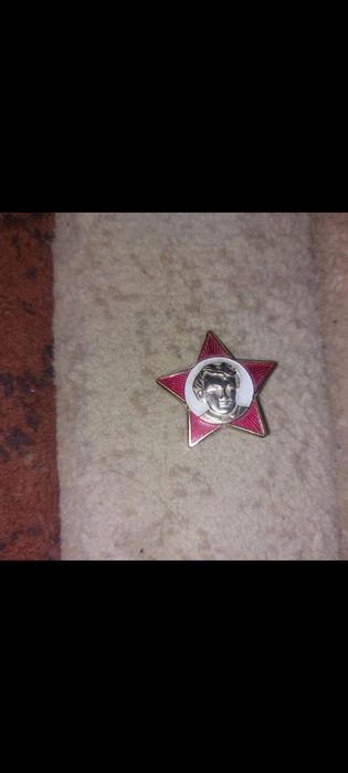 Продам значок октябренка