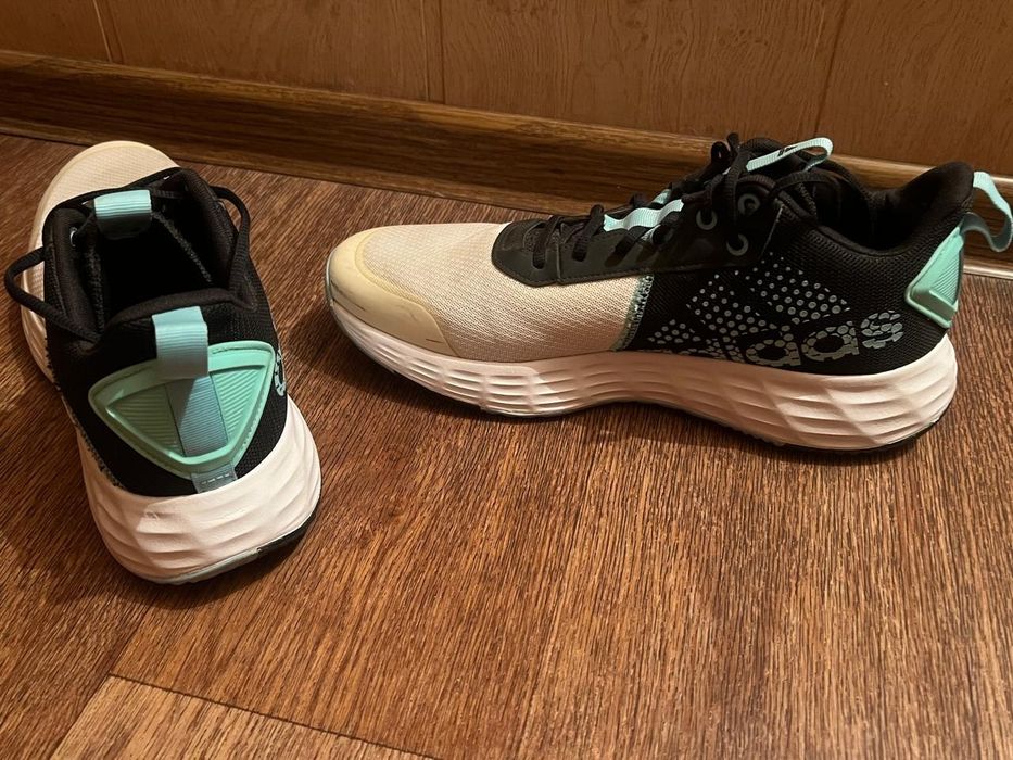 Продам баскетбольные кроссовки Adidas