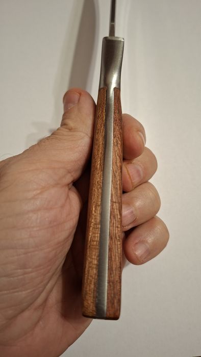 Cuțit vânătoare fără teacă.