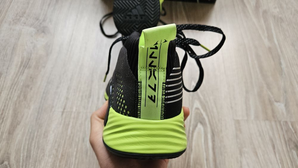 Баскетбольные кроссовки Adidas