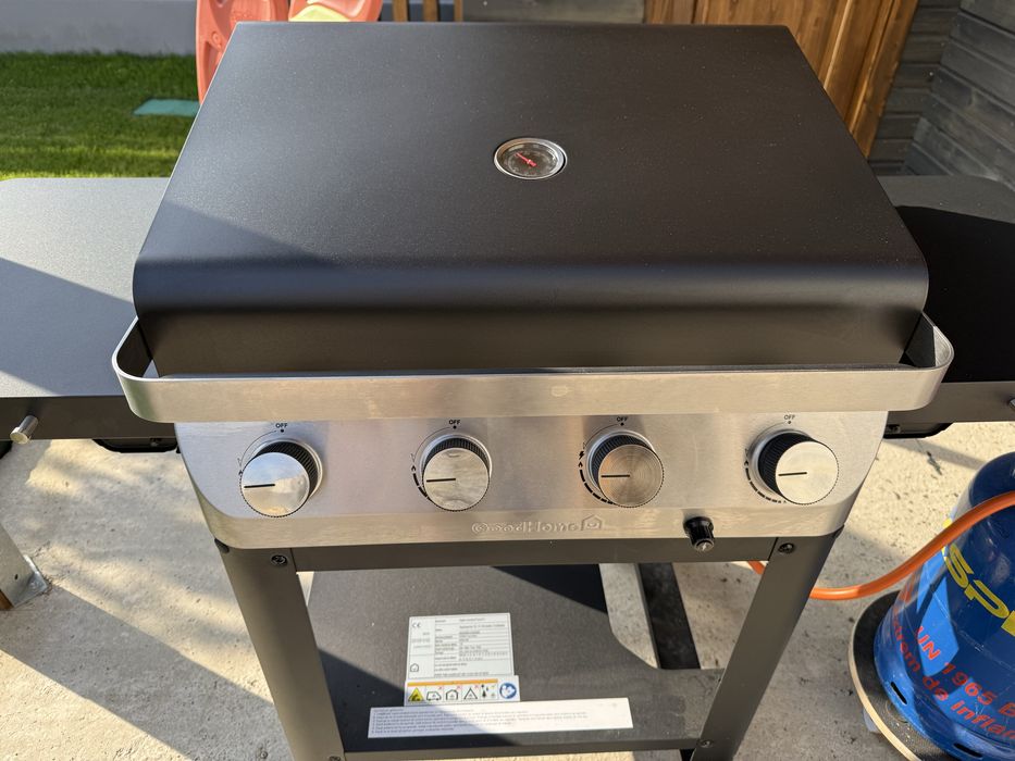 Gratar pe gaz, 4 arzatoare, husa cadou. Garantie 18 luni