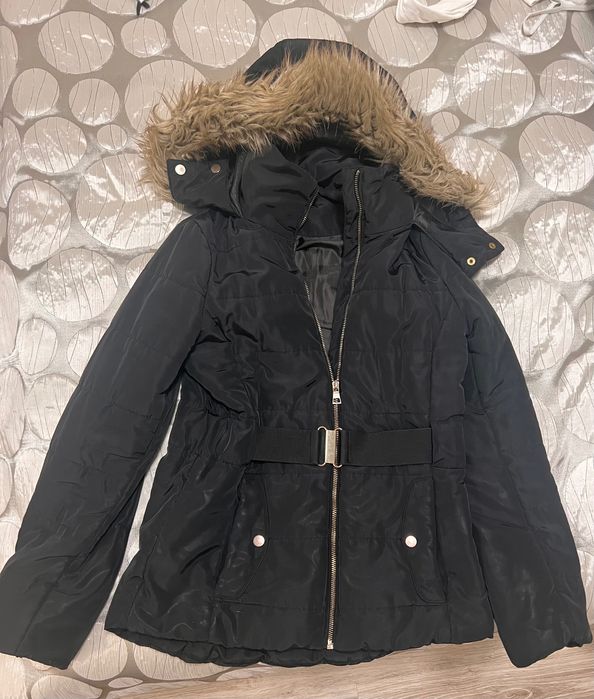 Зимно черно яке с колан H&M