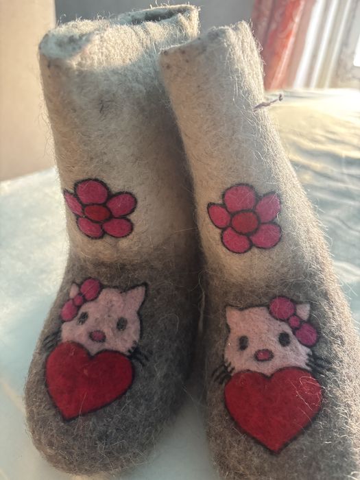 Продам валенки на девочку 4-6 лет