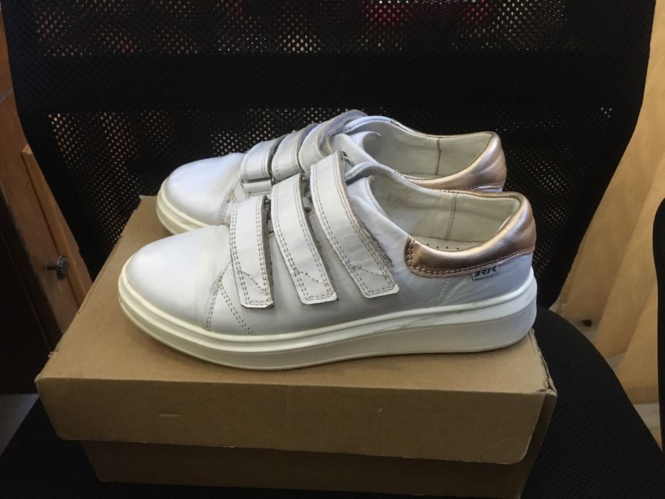 Adidasi piele naturala 36