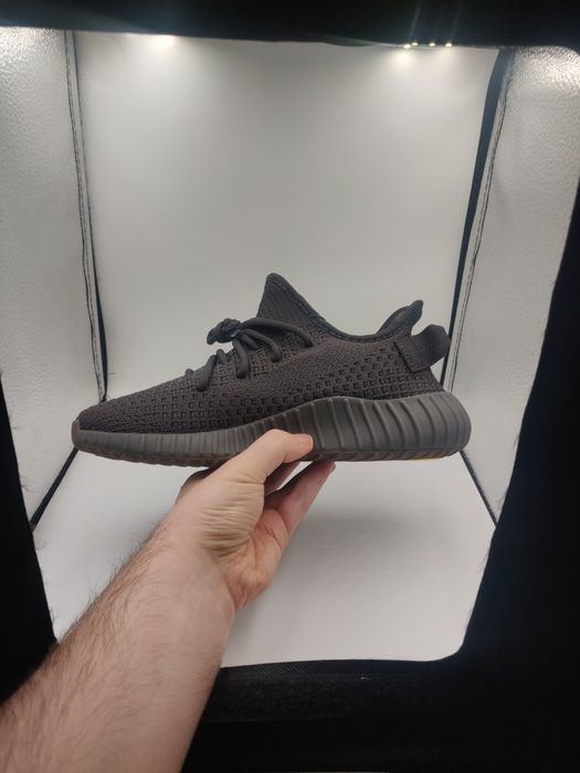 Yeezy 350 V2 Cinder, 39 1/3