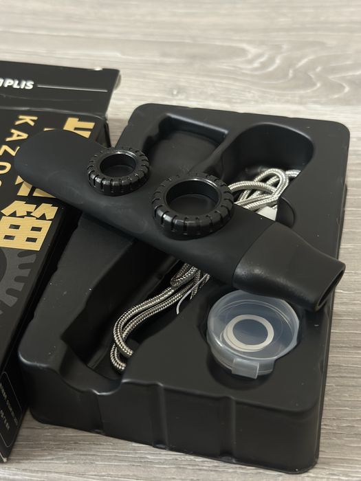 Продается Kazoo X1 Plus — музыкальный инструмент, тип флейты.