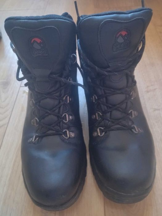 Продавам маркови зимни туристически обувки