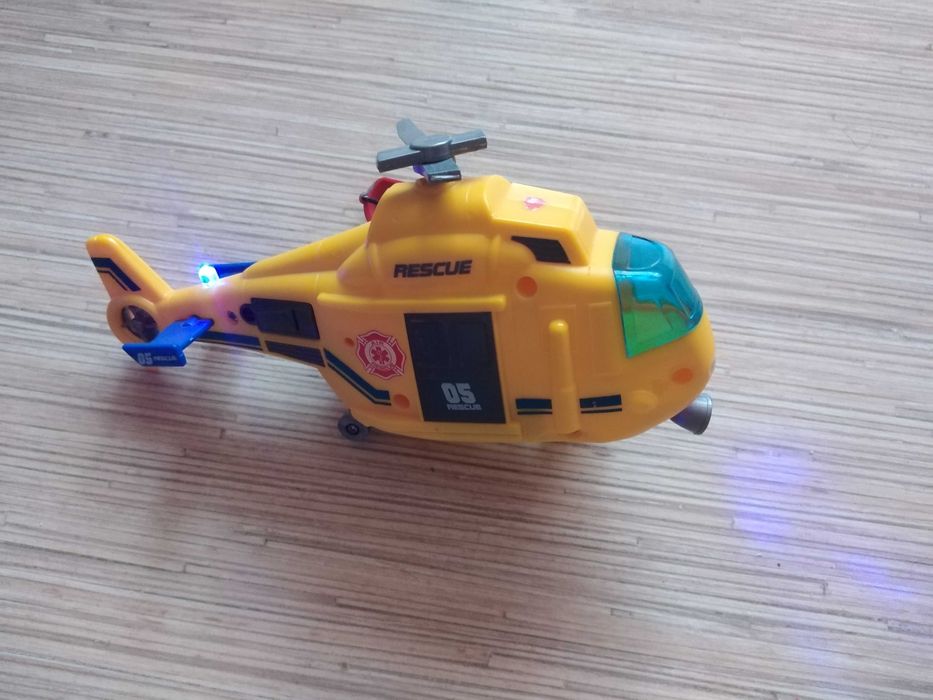 Фигурки Наруто, топка, кресло, въртележка, хеликоптер, кола, пистолет