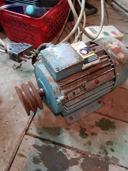 Продавам два броя ел.мотори