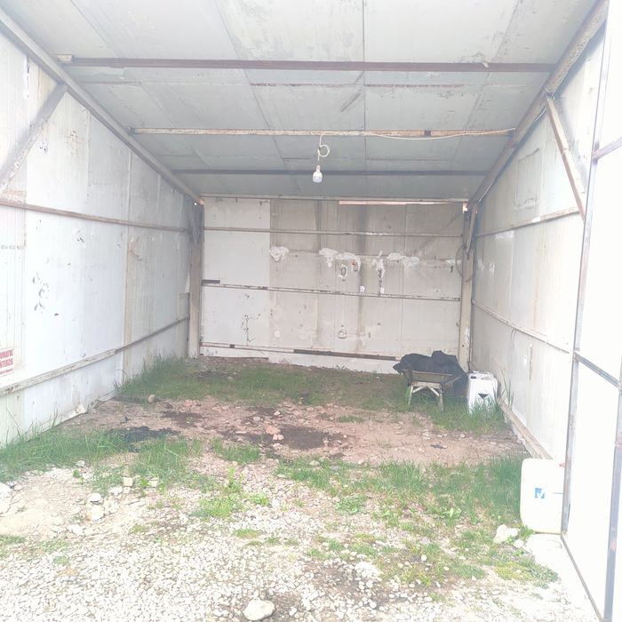 Închiriez convenabil spatiu comercial