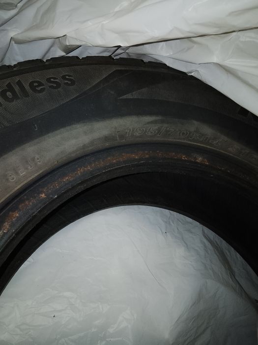 Продам комплект зимний  резины  ROAD STONE