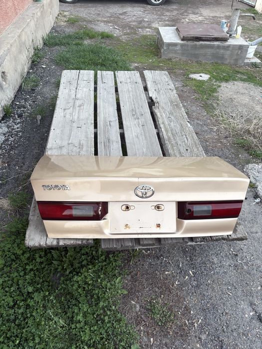 Капот от камри 40