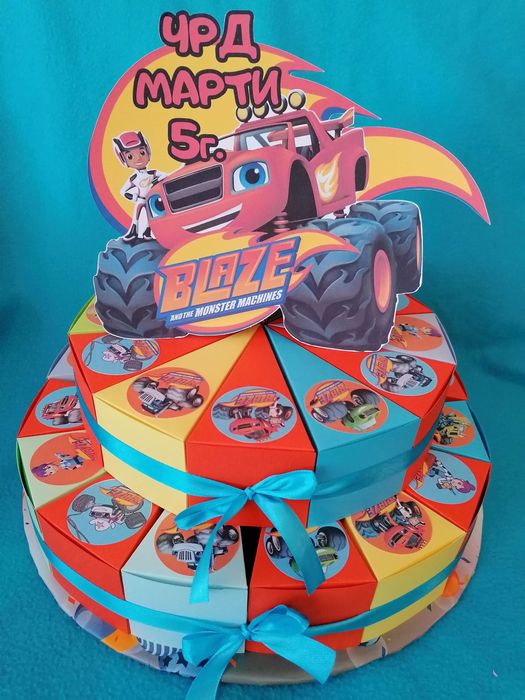 Картонена торта с избран герой