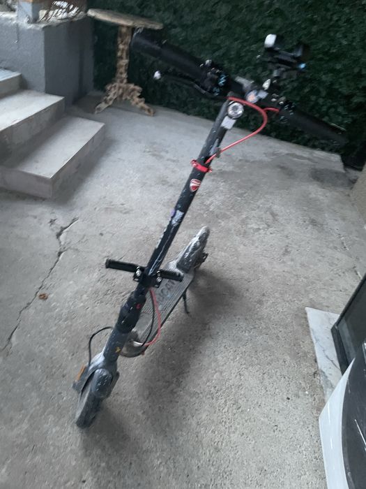 Vand sau schimb trotineta electrica ducati pro 1 evo si un ps4 slim detalli in privat