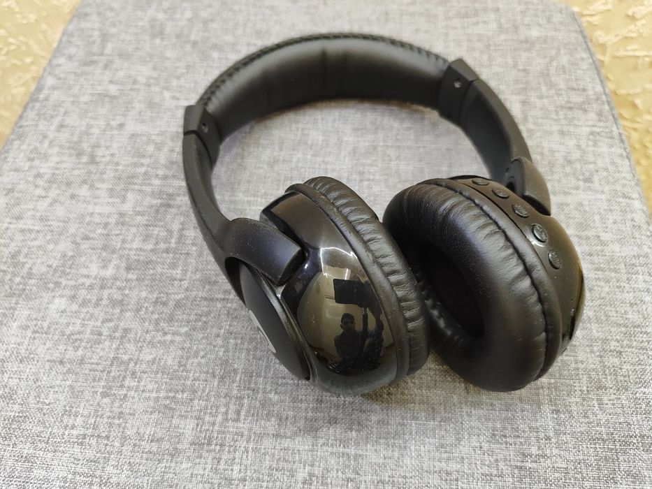 Продам беспроводные наушники S99