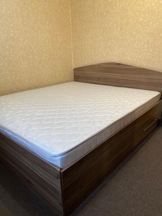 Продам спальный гарнитур