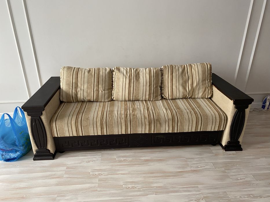 Отдам раскладной диван даром
