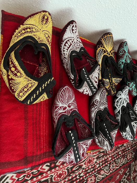 Родопски бродирани терлици