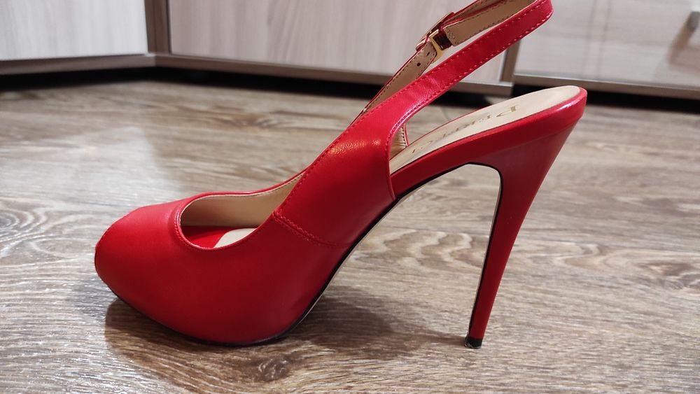 Продам босоножки