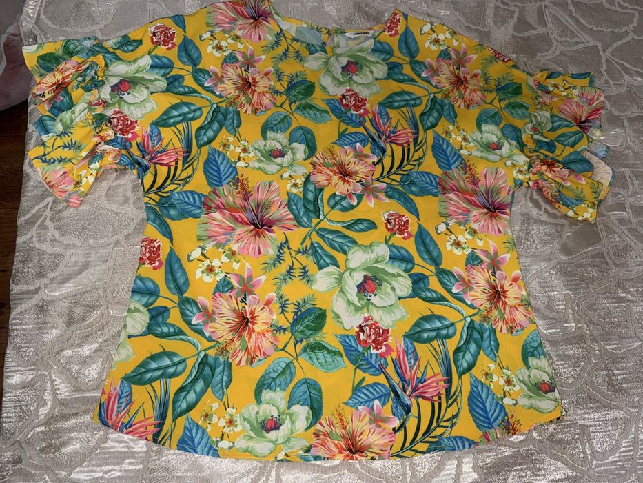 Блузки женские и юбки