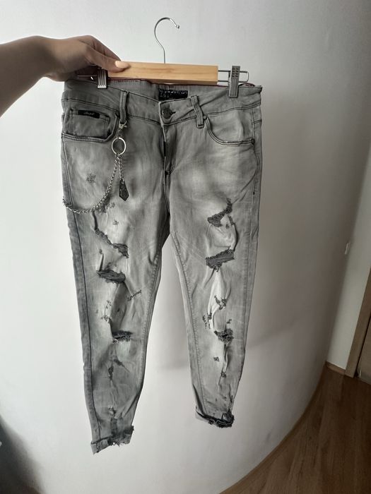 Чисто нови черни дънки