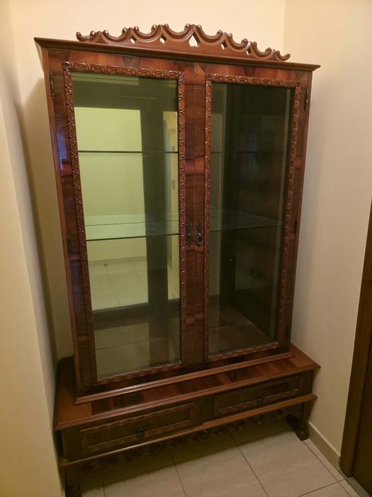 Vitrina sufragerie, lemn masiv. Mobilier
