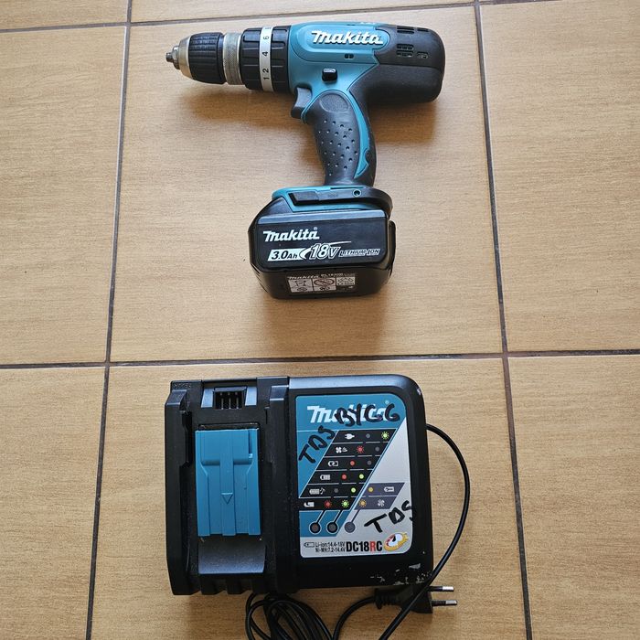 Masina gaurit/însurubat cu percutie Makita DHP 453