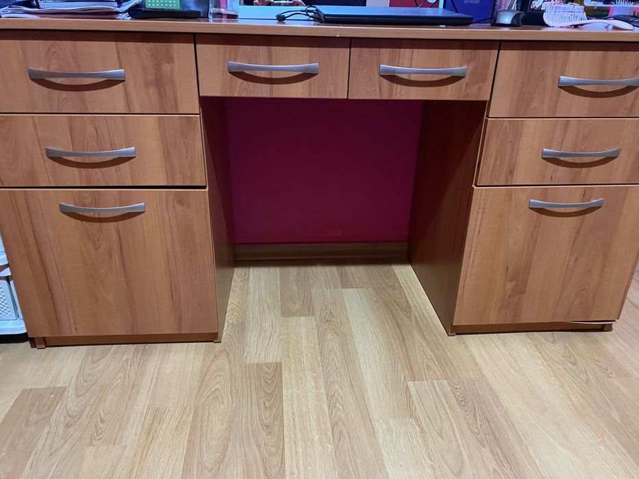 Бюро цвят череша