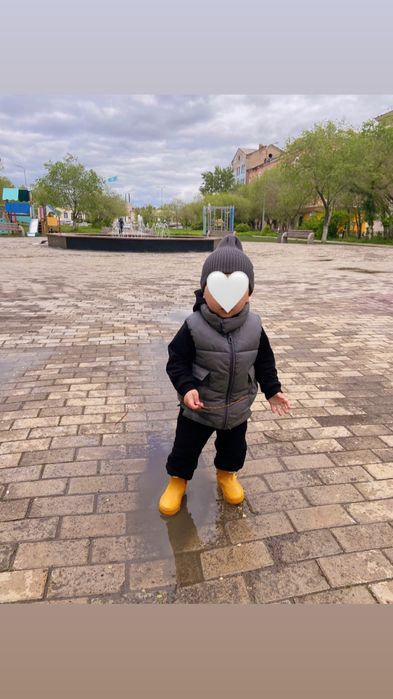 Продам безрукавку Zara