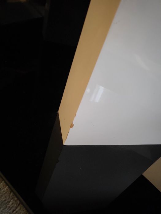 Хола стъклена маса