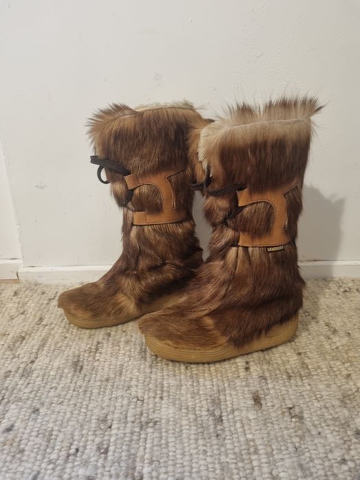 Cizme blana, deosebite, La Mondiale 38