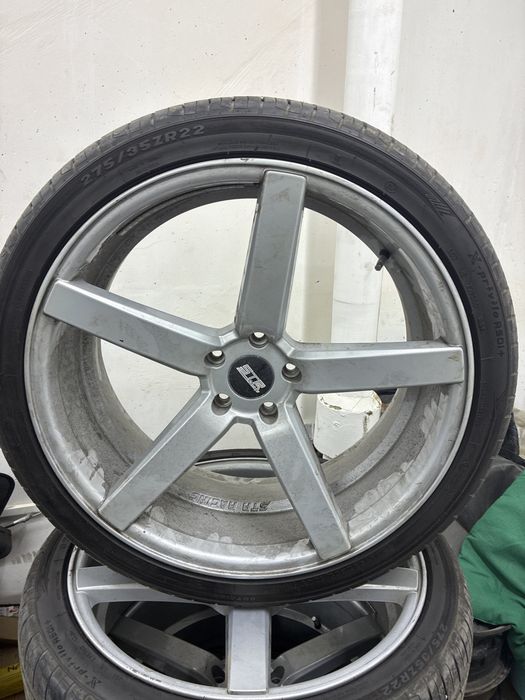 Продам диски с резиной R22