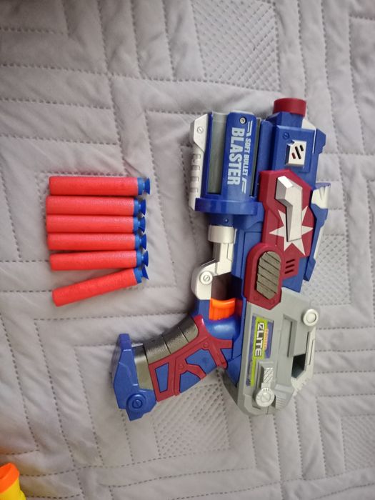 Игрушечный пистолет