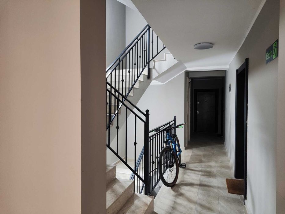 Продава се Тристаен апартамент в Ямбол, Център - 104 кв.м за 711 €/кв.м - Снимка #1