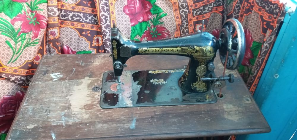 Продаётся швейная машинка Singer не работает надо наладить строчку тор