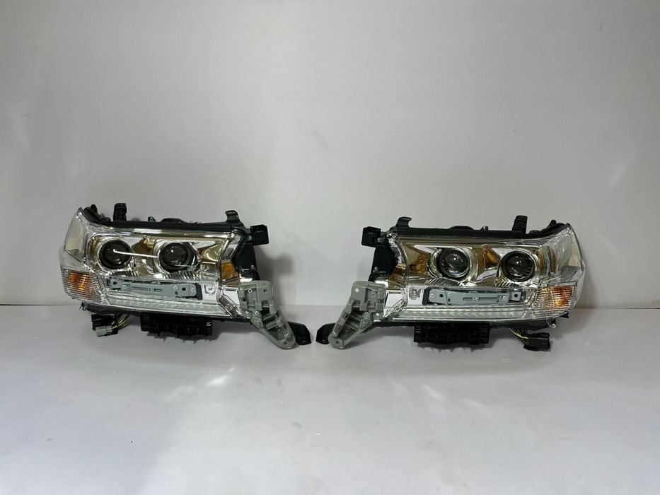Фара Land Cruiser 200