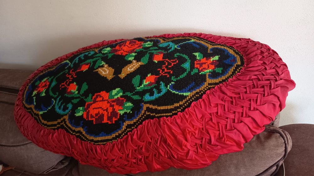 Perna decorativa traditionala