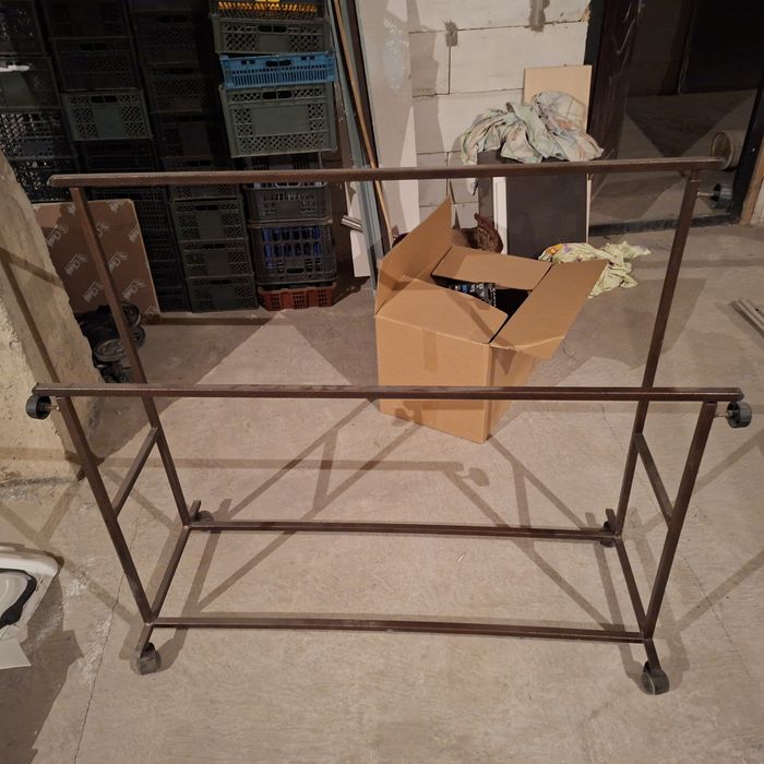 Вешалки металлические напольные