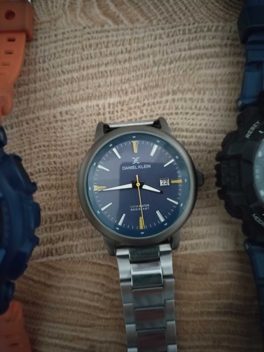 Продават се ,работещи.Само Q&Q е за батерия..20 евро за брой