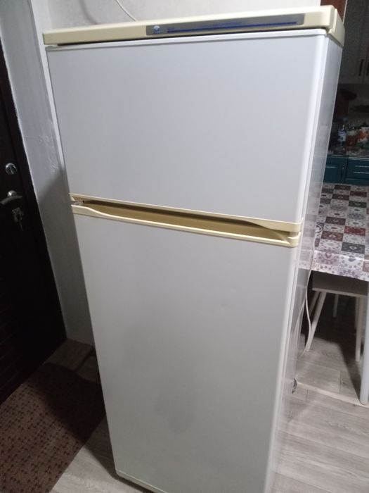 Холодильник Двухкамерный Атлант б/у